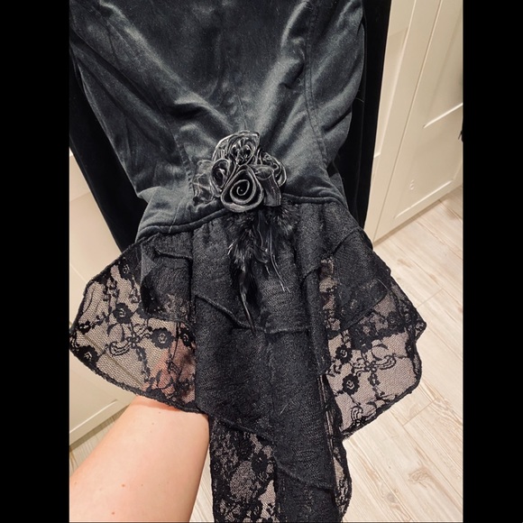 Velvet goth style jacket with lace - Picture 4 of 10